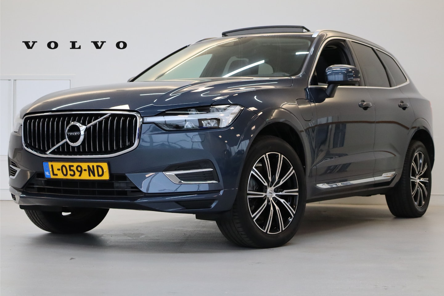Volvo XC60 - Recharge T8 455PK Inscription | Trekhaak | Getint Glas | Power Seats | Panoramadak | Blis - AutoWereld.nl