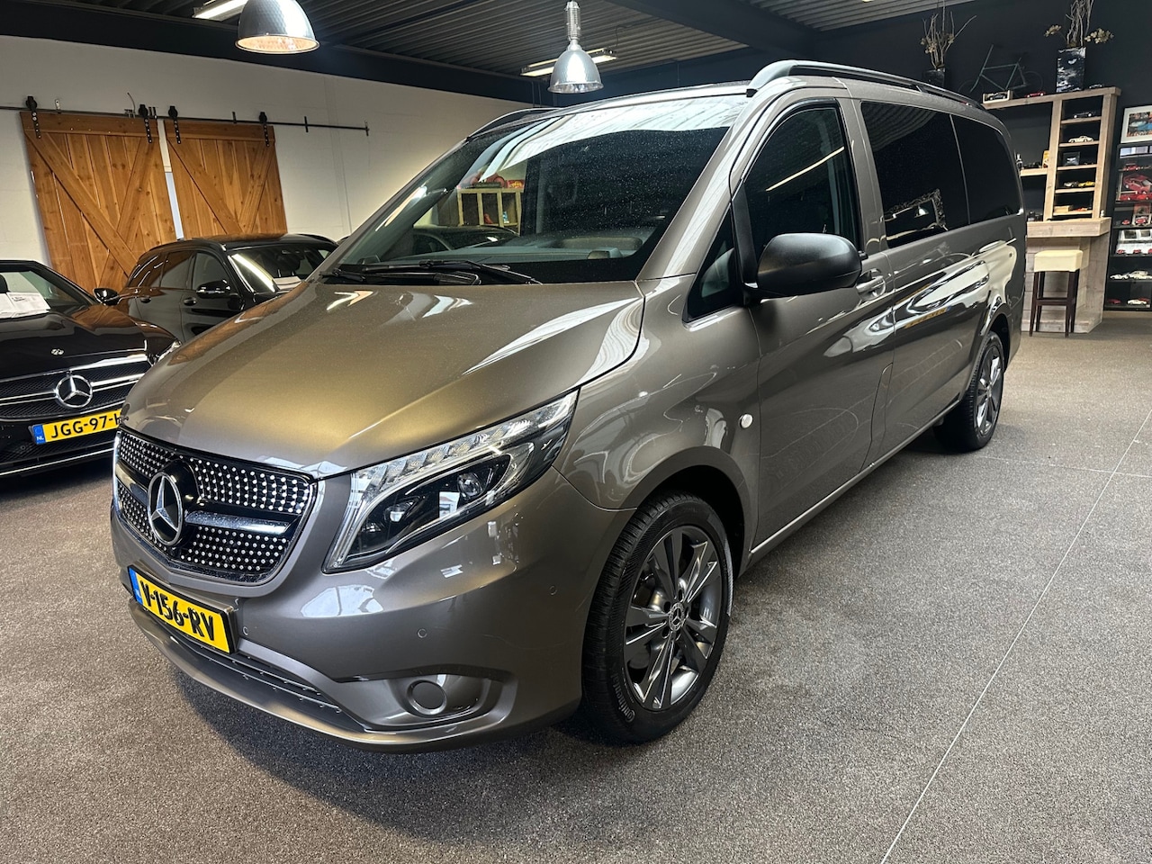 Mercedes-Benz Vito - 119 CDI Lang DC *NL-AUTO *LEDER*CARPLAY*CRUISE-CONTROL*VERW STOELEN* - AutoWereld.nl