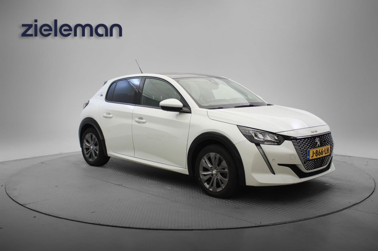 Peugeot 208 - e-208 Allure 50 kWh - Digital Cockpit, Panorama, Carplay, Camera, Navi, Stoelverw. - AutoWereld.nl