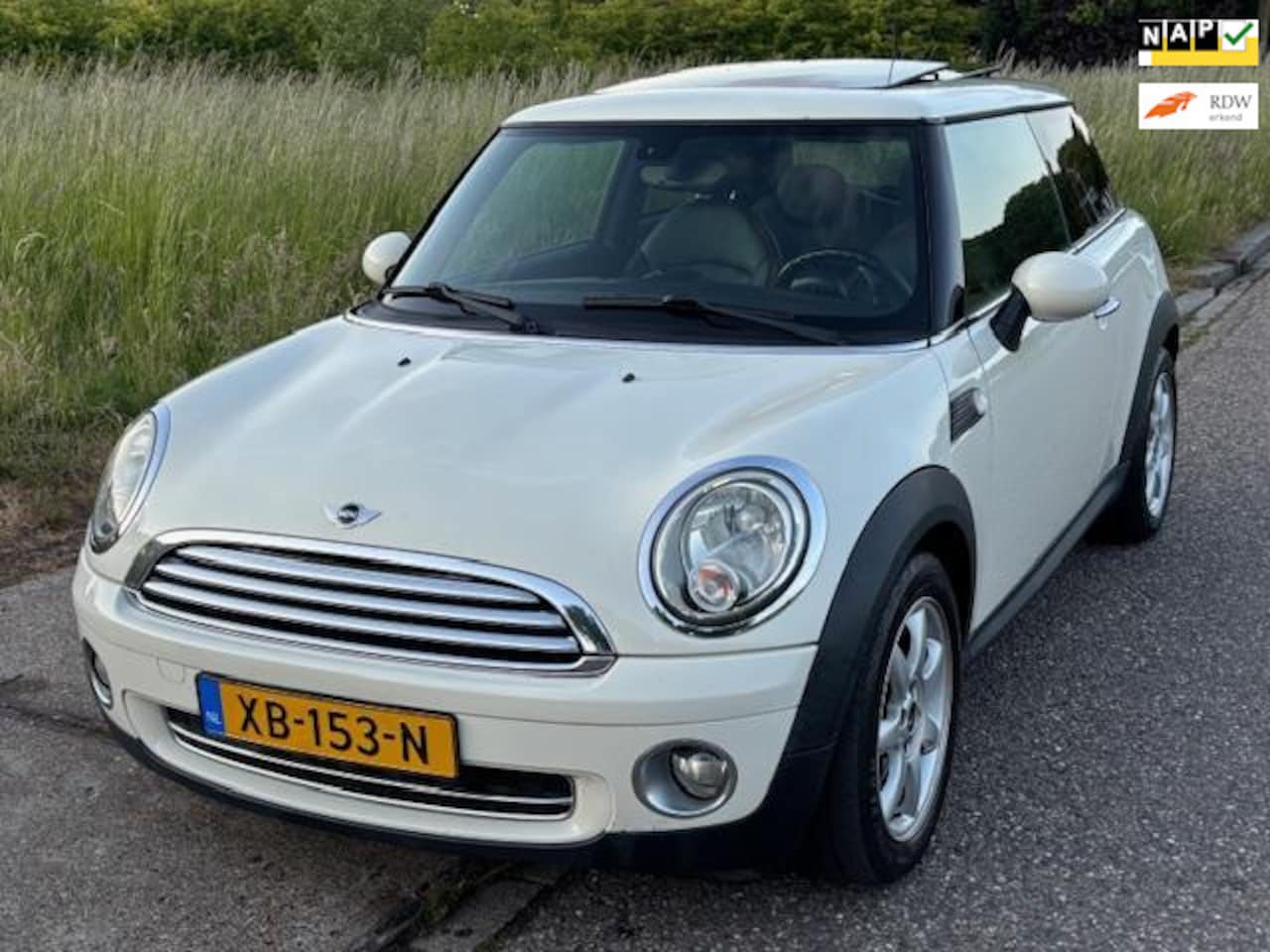 MINI One - Mini 1.4 Airco Electric pakket Audio/CD Panoramadak DSC Leder ABS LMV 16" Colorpakket EBD - AutoWereld.nl