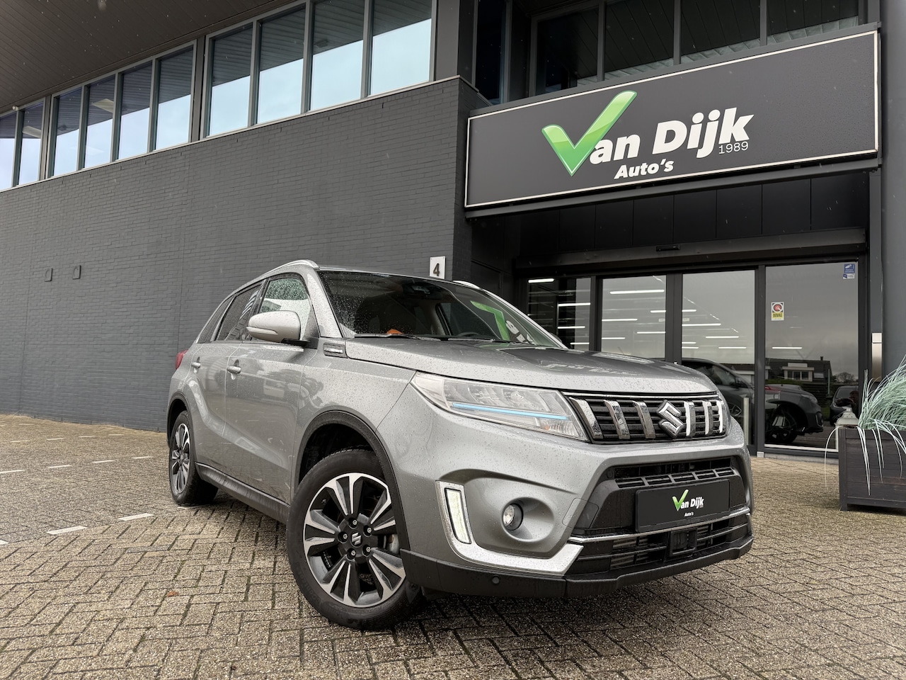 Suzuki Vitara - 1.4 Boosterjet Style Smart Hybrid Panodak Navi Camera Trekhaak - AutoWereld.nl