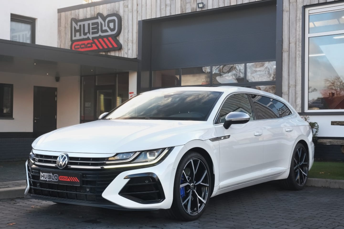 Volkswagen Arteon Shooting Brake - R 2.0 TSI 4MOTION 320pk DSG7 Pano 360 camera - AutoWereld.nl