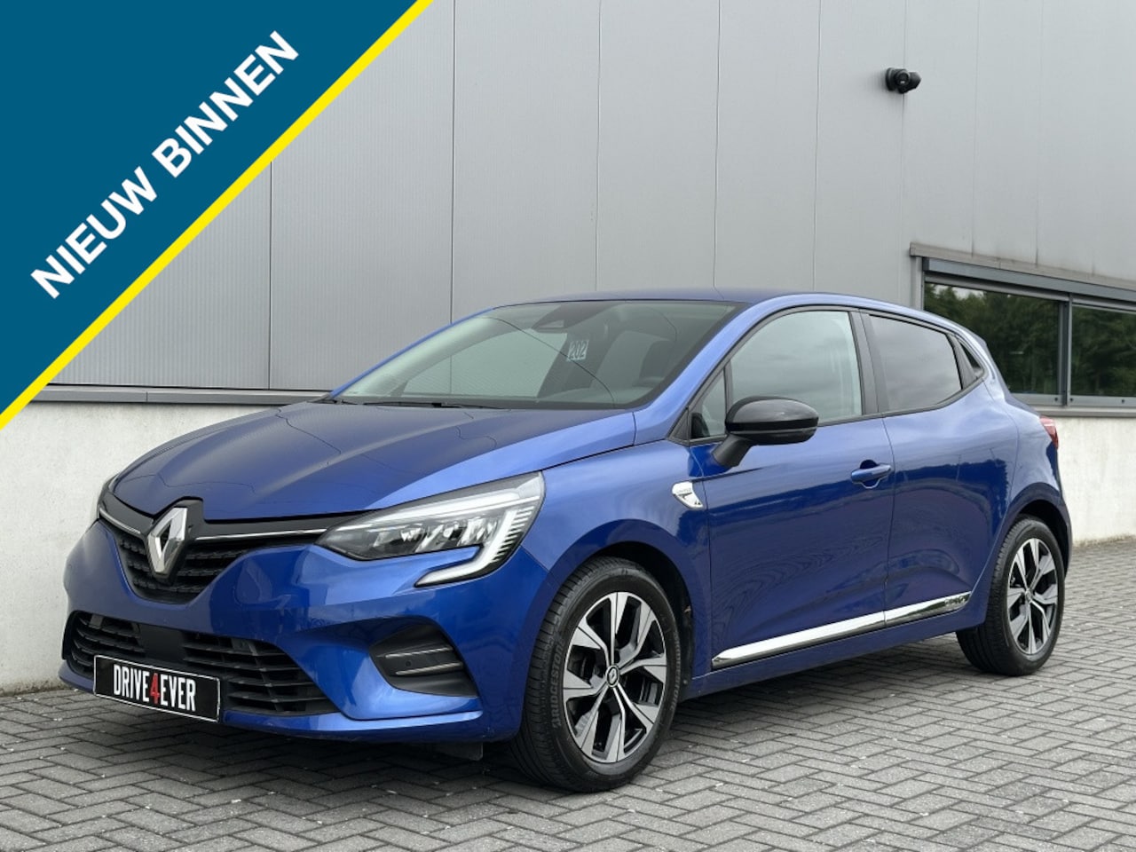 Renault Clio - 1.0 TCe LIMITED 2022 NAVI PDC AIRCO SPORTVELGEN ELEK PAKKET - AutoWereld.nl