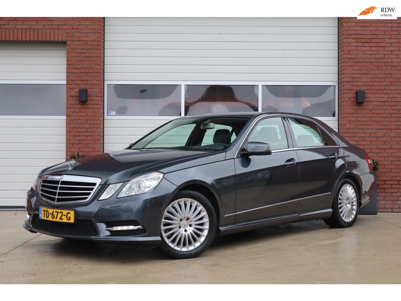 Mercedes-Benz E-klasse - 220 CDI Edition Sport Avantgarde - Trekhaak - Half leder - Xenon - PDC - Stoelverwarming - AutoWereld.nl