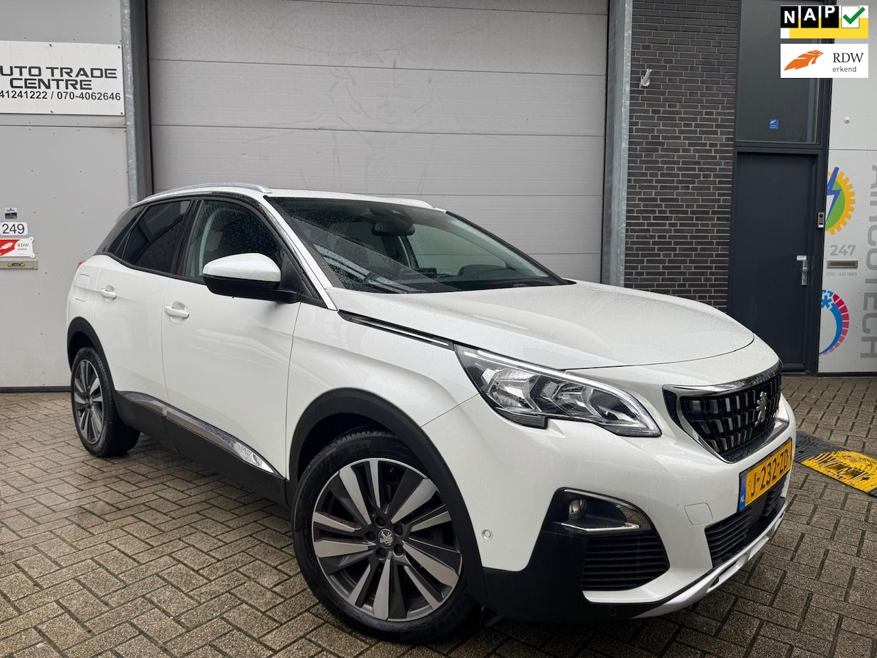 Peugeot 3008 - 1.2 PureTech Blue Lease Premium Avantage [Pano|Focal|360 Camera|Carplay|Trekhaak|Dealer OH - AutoWereld.nl