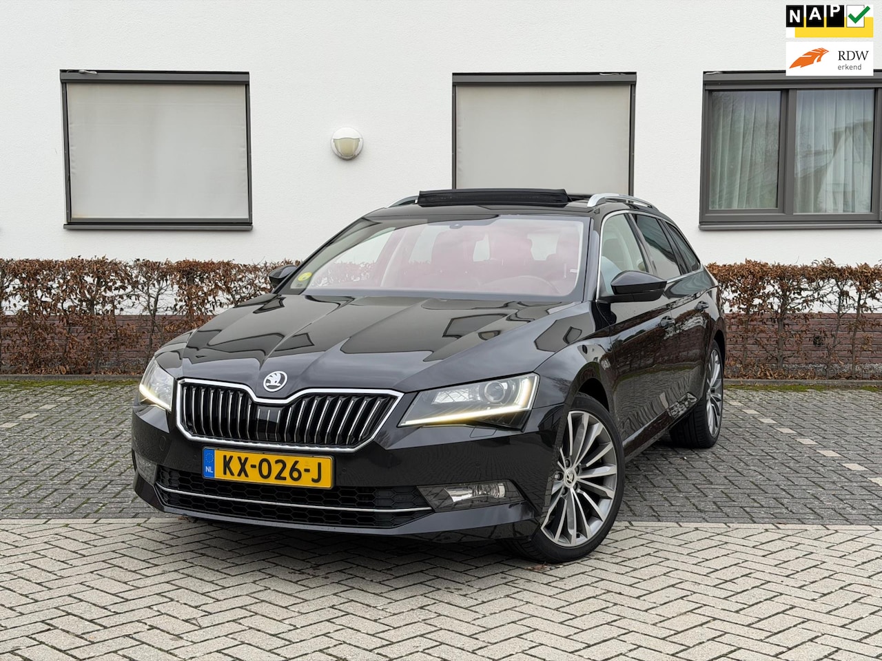 Skoda Superb Combi - 1.6 TDI Style Business LEER PANO TREKHAAK NAP FULLL! - AutoWereld.nl