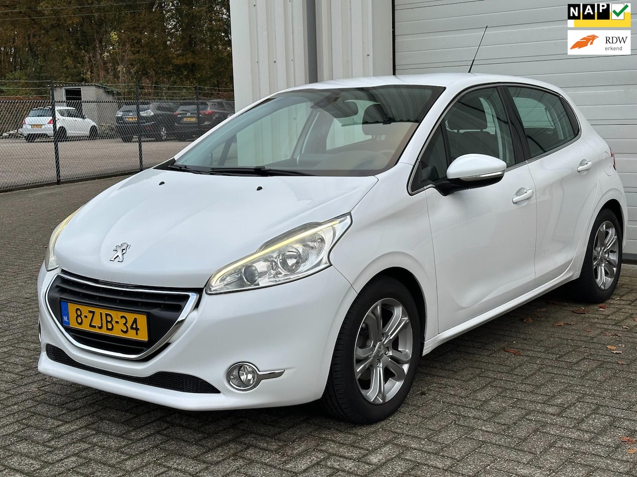 Peugeot 208 - 1.2 VTi Executive, Climate, Cruise, Navi, Carplay, NAP ! - AutoWereld.nl