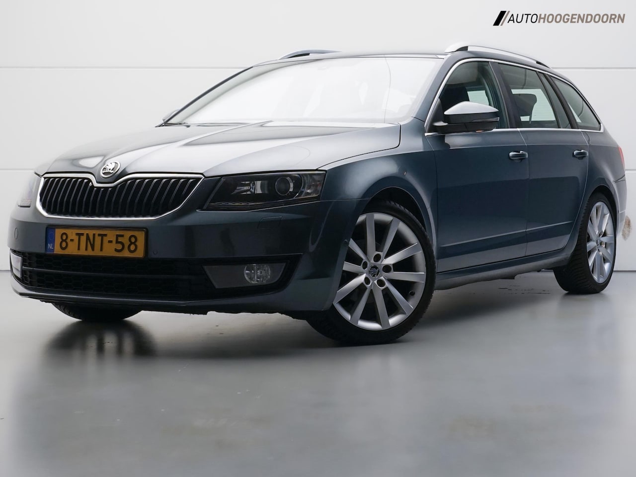 Skoda Octavia Combi - 1.2 TSI Greentech Elegance Businessline Deluxe (TREKHAAK,PARKEERSENSOREN,STOELVERWARMING,C - AutoWereld.nl