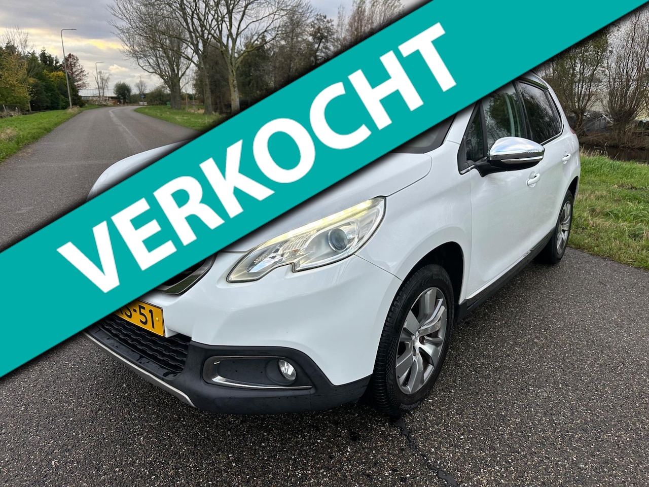 Peugeot 2008 - 1.2 VTi Allure|panoramadak|navi - AutoWereld.nl
