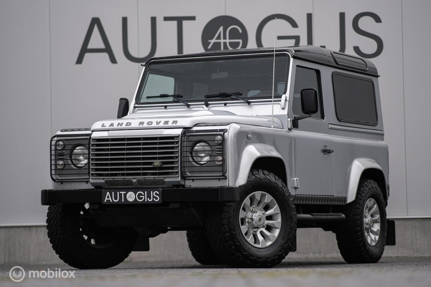 Land Rover Defender 90 - 2.4 TD | youngtimer | Lage km stand | airco | Stoelverwarming | sawtooth | led | rijklaarp - AutoWereld.nl