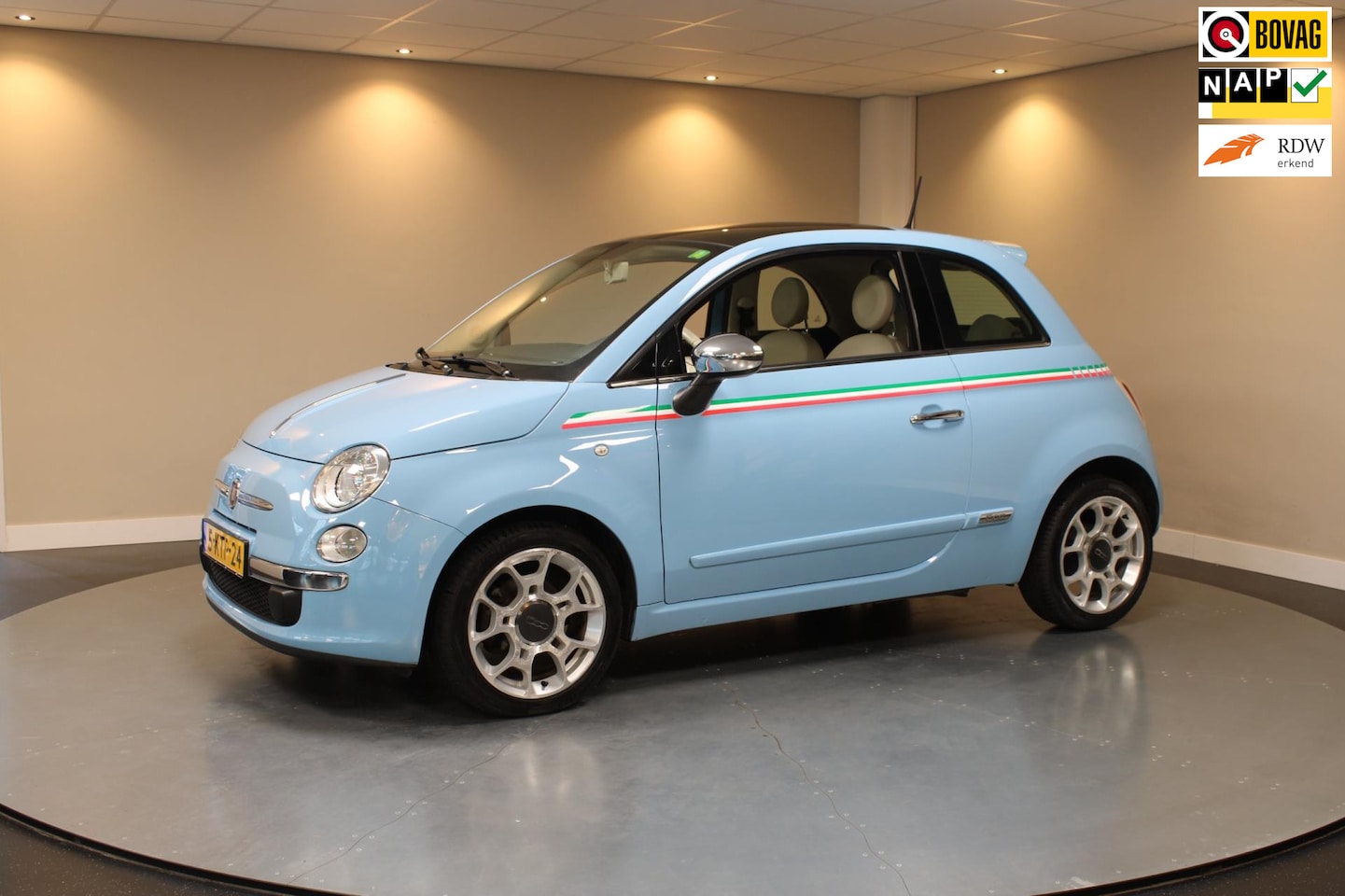 Fiat 500 - 0.9 TwinAir Lounge *Pano* 2de Eigenaar|PDC|Airco|Baby blauw - AutoWereld.nl