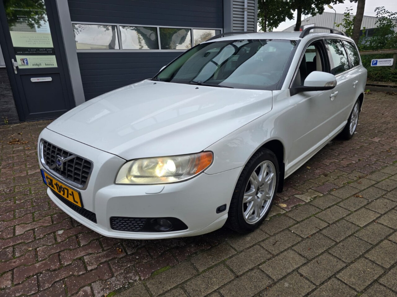 Volvo V70 - 2.5T Momentum 2.5T Momentum - AutoWereld.nl