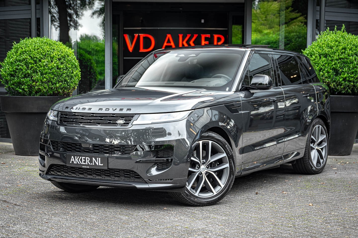 Land Rover Range Rover Sport - LANDROVER P550e Autobiography | Massage | Black Pack | Vierwielsturing | Trekhaak | Head-u - AutoWereld.nl