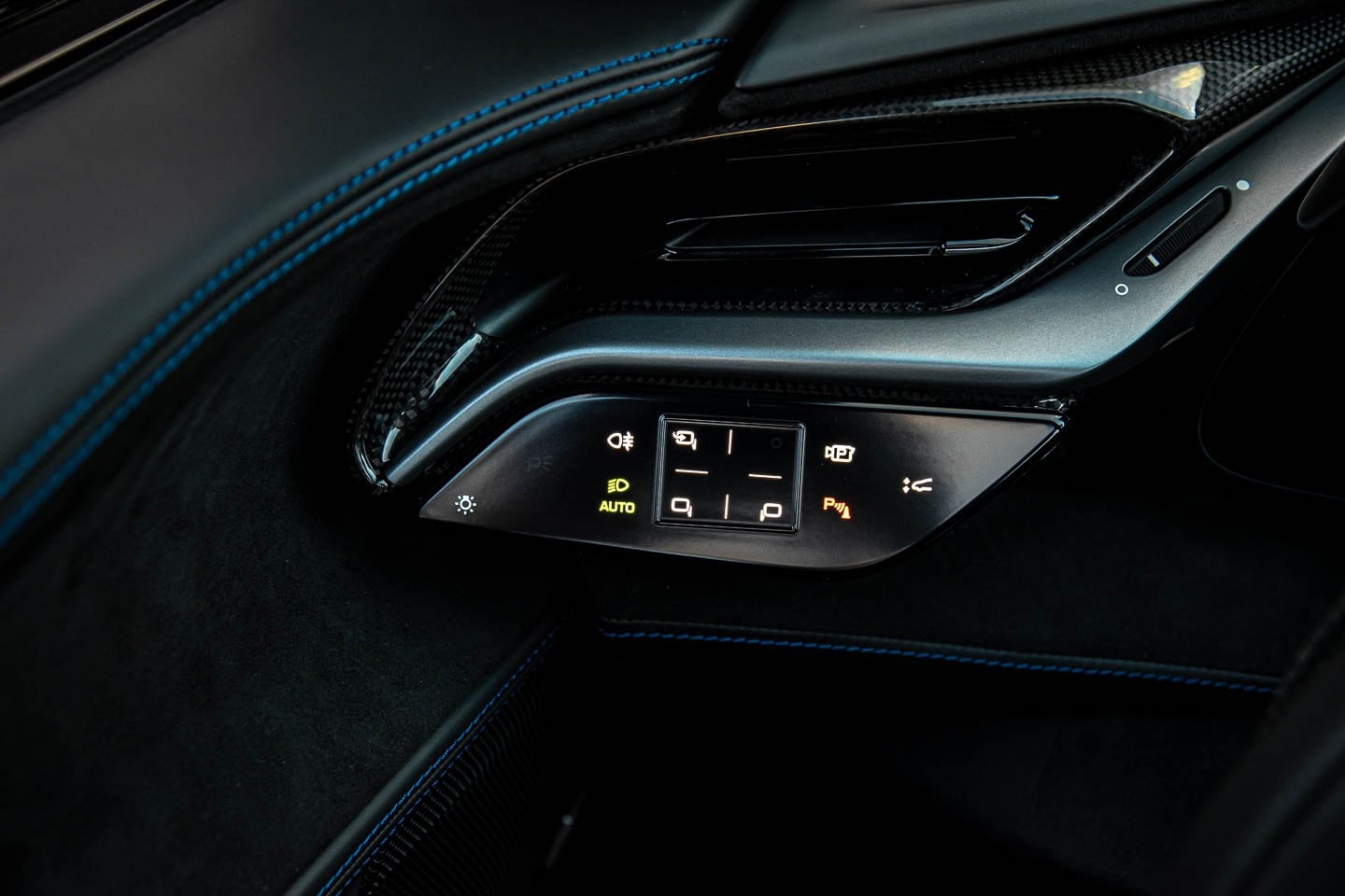 Ferrari SF90 Spider - 1.000 pk | Special Paint | Lift | LED-Stuurwiel | JBL Sound (NIEUW) - AutoWereld.nl