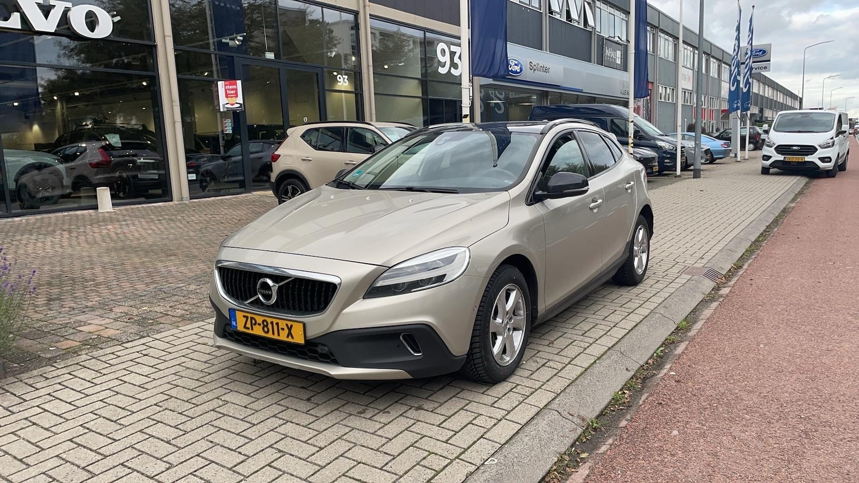 Volvo V40 Cross Country - 1.5 T3 Polar+ Luxury 1.5 T3 Polar+ Luxury - AutoWereld.nl