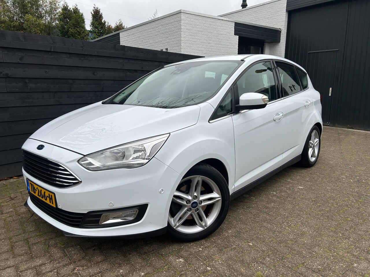Ford C-Max - 1.5 Titanium 1.5 Titanium, Leder, Navi, Trekhaak - AutoWereld.nl
