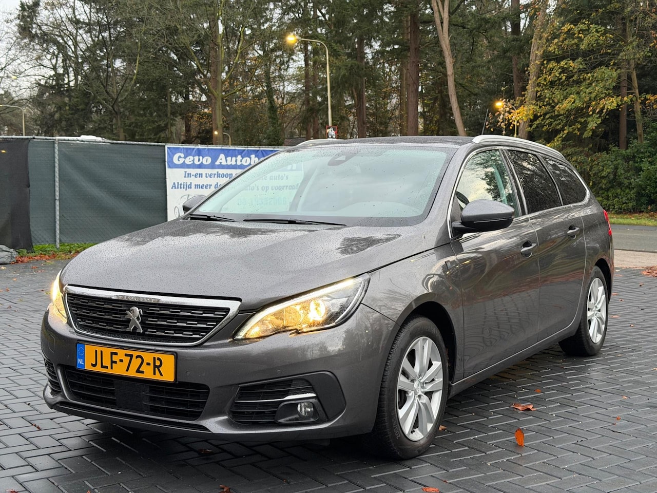 Peugeot 308 SW - 1.2 PureTech Blue Lease Allure/Cruise/Navi/Camera/Automaat - AutoWereld.nl