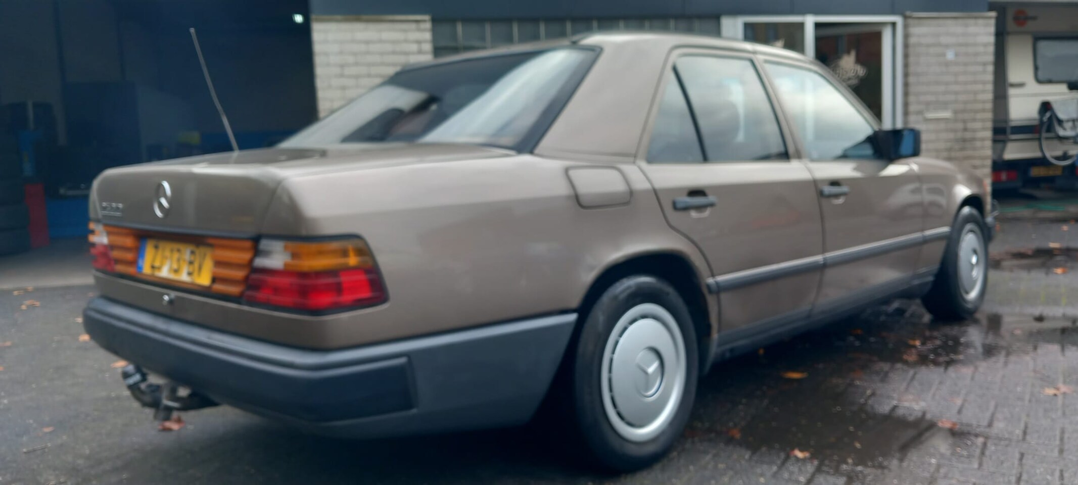 Mercedes-Benz 200-500 (W124) - 250 D