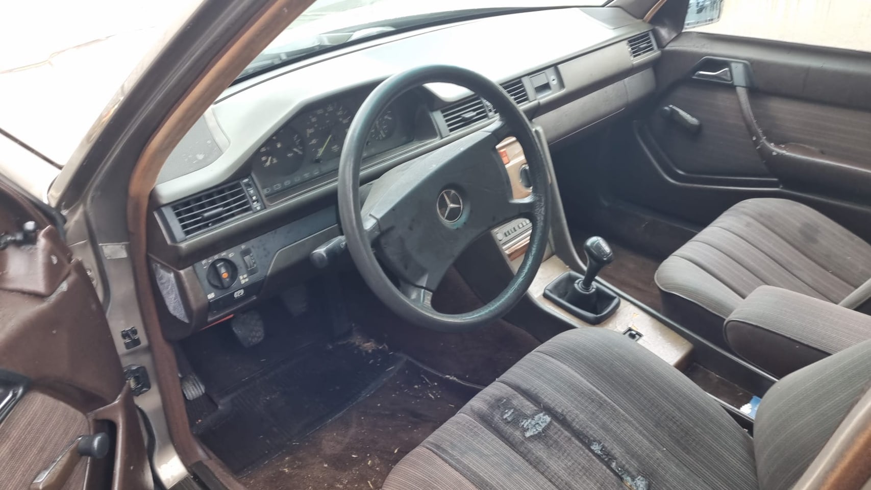 Mercedes-Benz 200-500 (W124) - 250 D