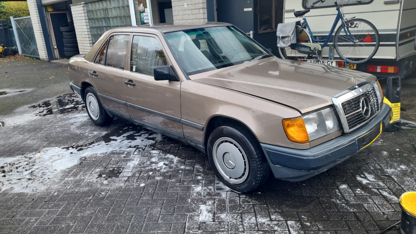 Mercedes-Benz 200-500 (W124) - 250 D