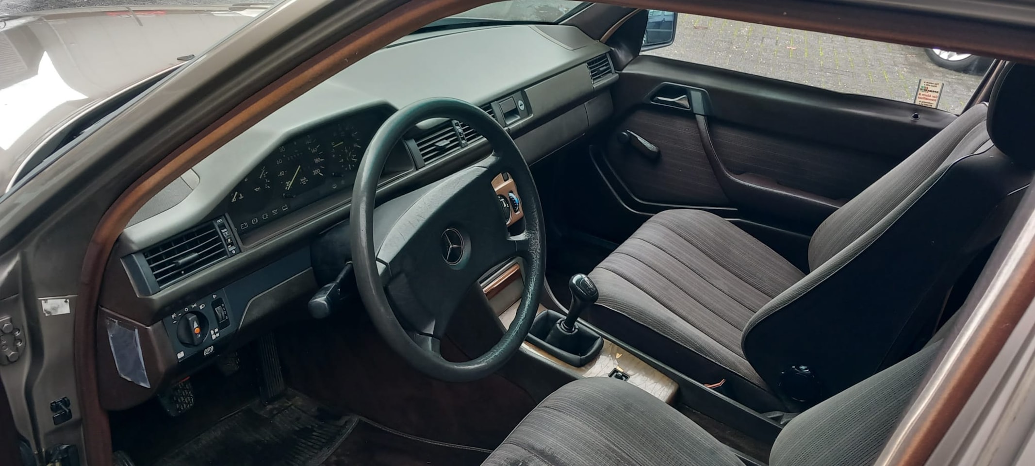 Mercedes-Benz 200-500 (W124) - 250 D