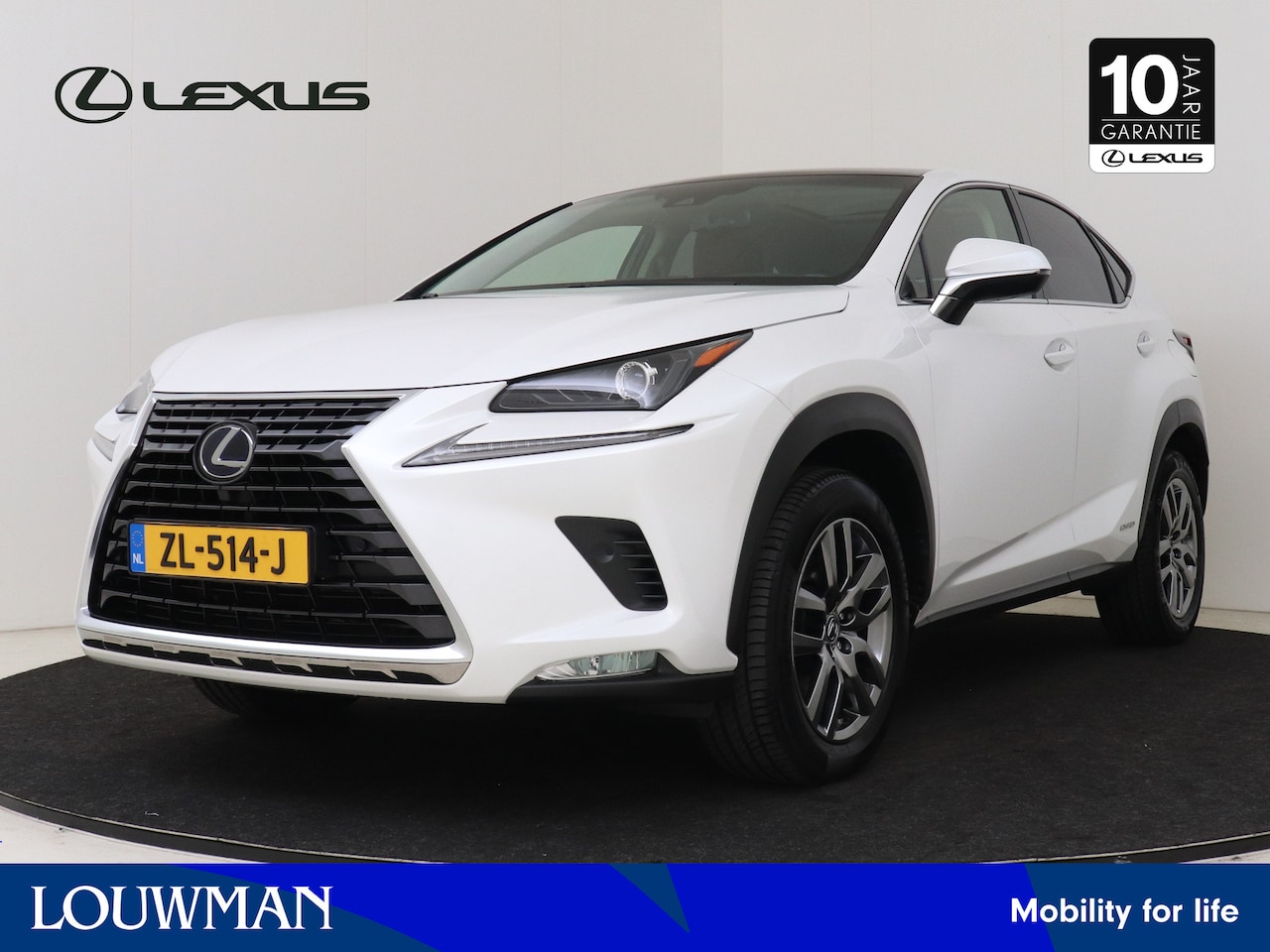 Lexus NX - 300h AWD Luxury Line | Panoramadak | Trekhaak |  Elektrisch Bedienbare Stoelen | - AutoWereld.nl