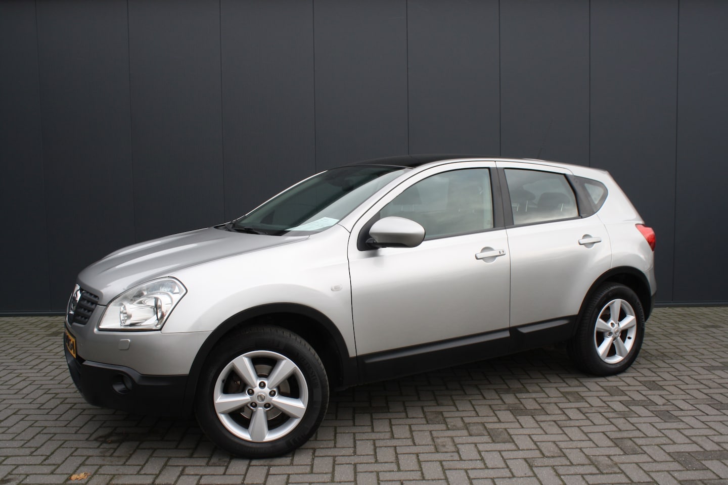 Nissan Qashqai - 2.0 Tekna Premium - TREKHAAK - PANORAMADAK - XENON - 2e EIGENAAR - AutoWereld.nl