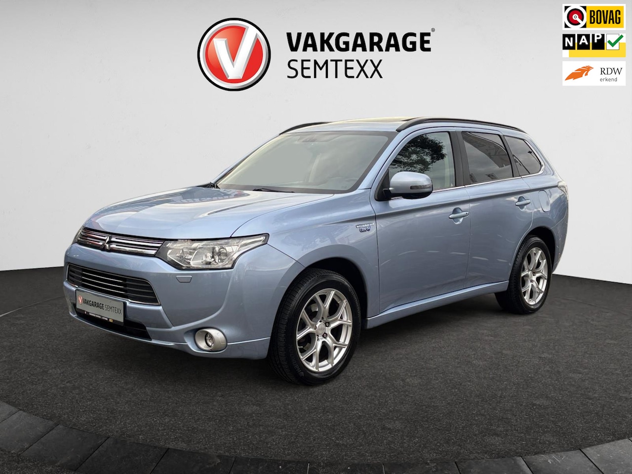 Mitsubishi Outlander - 2.0 PHEV Instyle | Automaat | Clima | Cruise | Camera | Navi | Stoelverw. | Trekh | Org. N - AutoWereld.nl