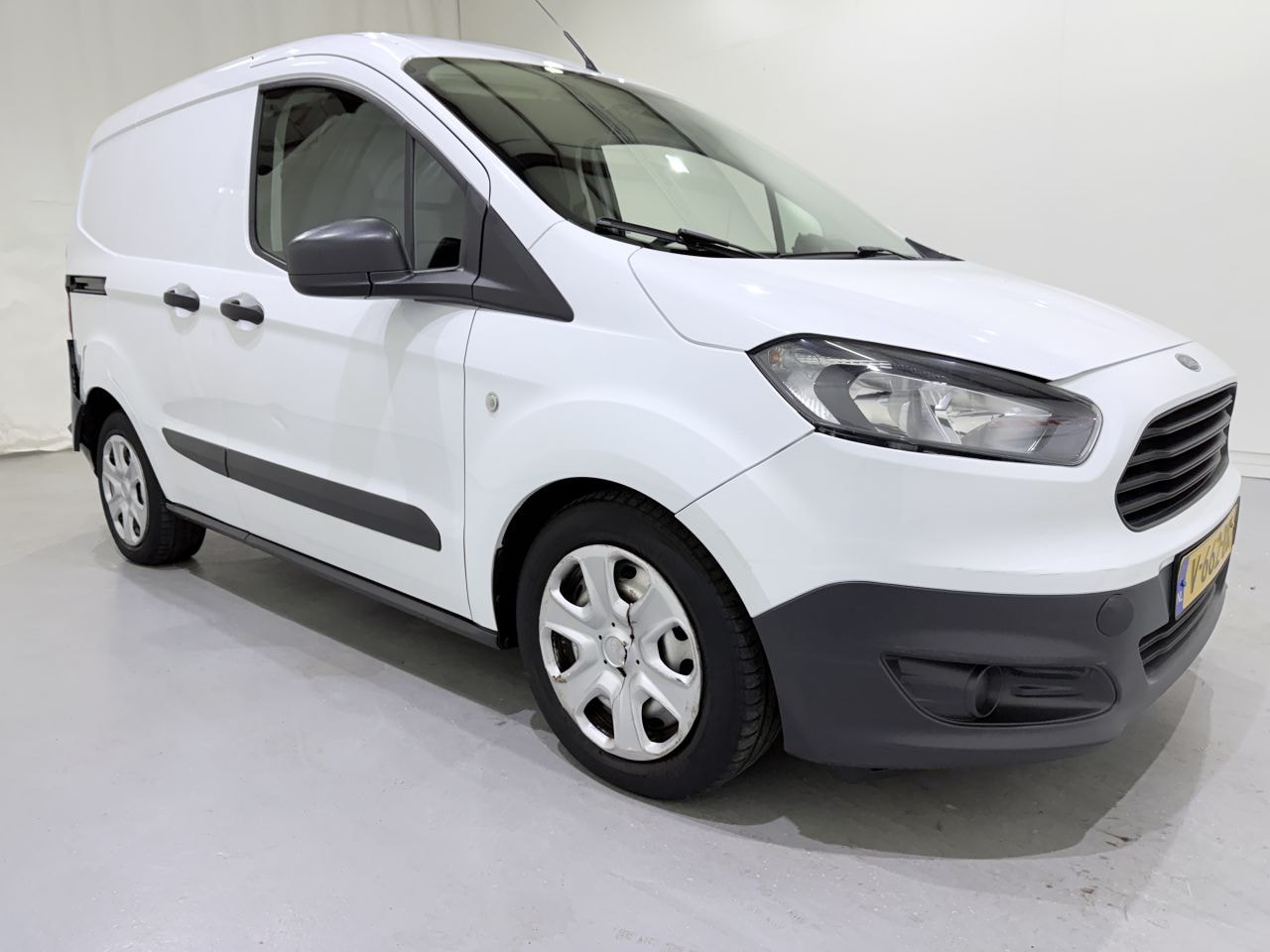 Ford Transit Courier - Van 1.5 TDCI Airco NAP - AutoWereld.nl