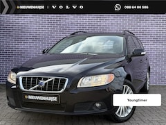 Volvo V70 - 2.5T Momentum | Young timer | Stoelverwarming | Trekhaak | Leder | elektrisch bedienbare a