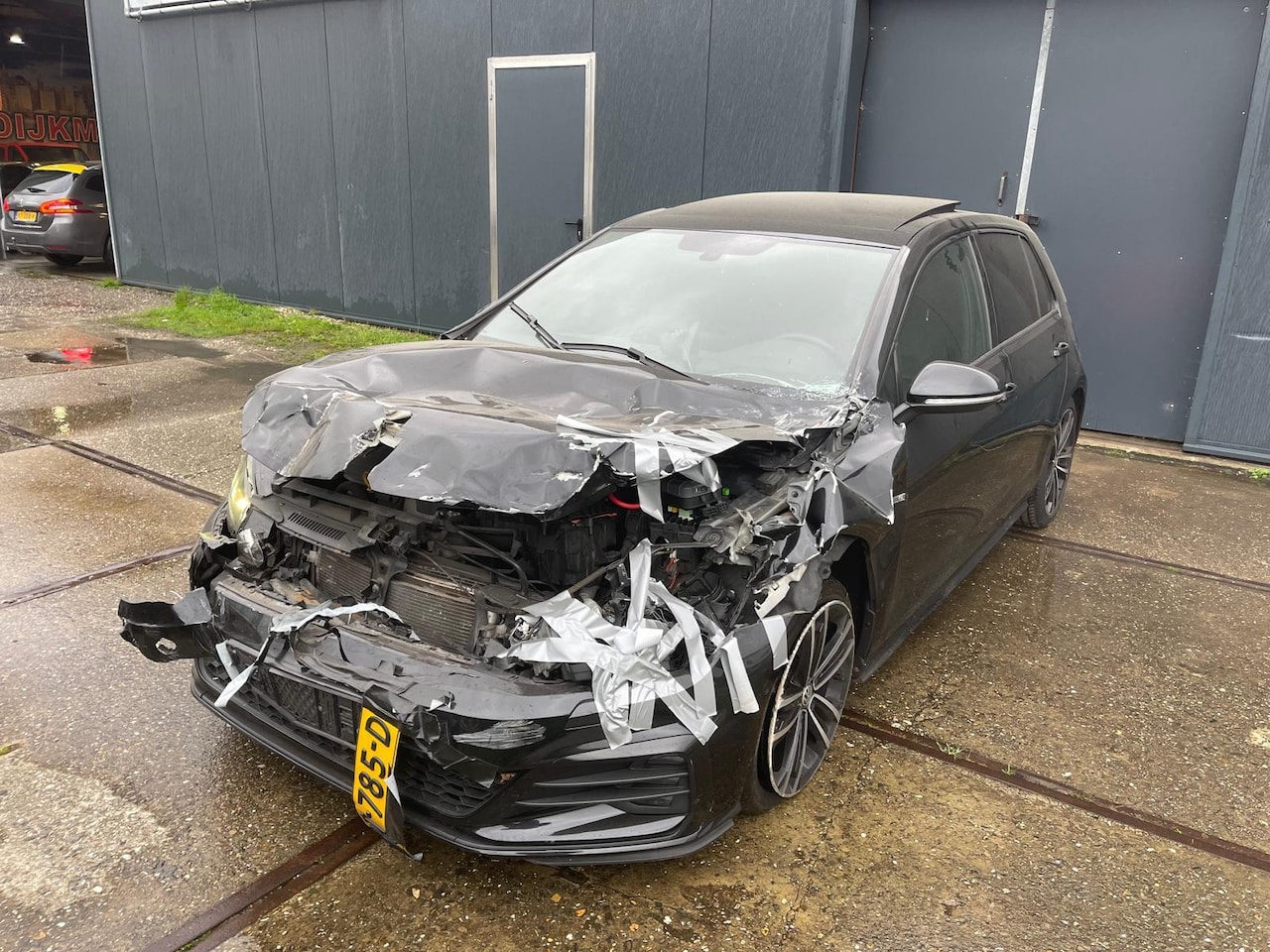 Volkswagen Golf - 2.0 TDI GTD PANO LEER BOMVOL ZWART 2017 - AutoWereld.nl