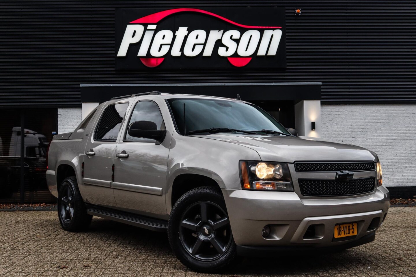 Chevrolet Avalanche - USA 5.3 V8 4WD LTZ YOUNGTIMER NAP PANO - AutoWereld.nl