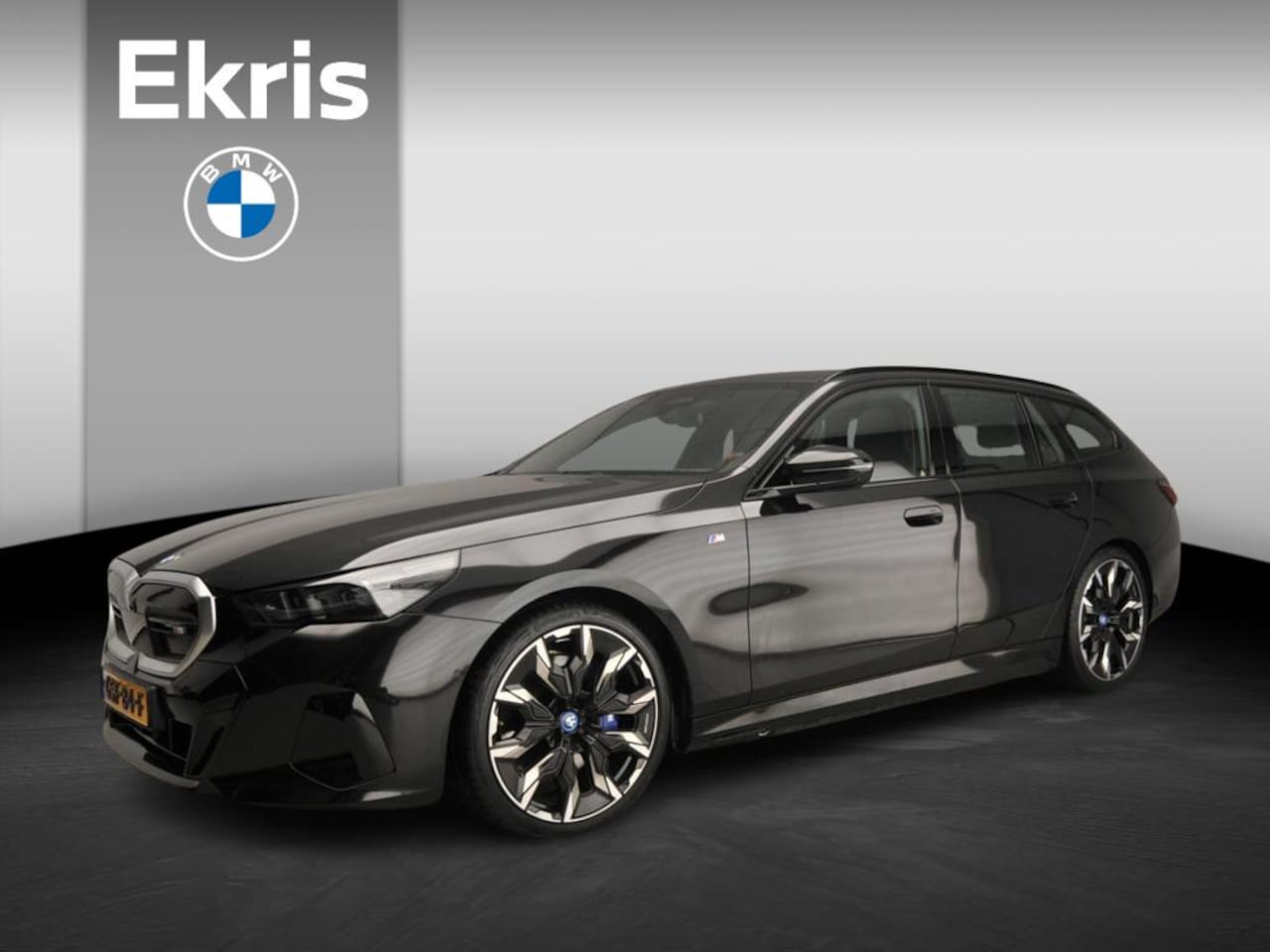 BMW i5 Touring - M60 xDrive | M-Sportpakket | LED | Leder | HUD | Panoramadak | Trekhaak | Active cruise | - AutoWereld.nl