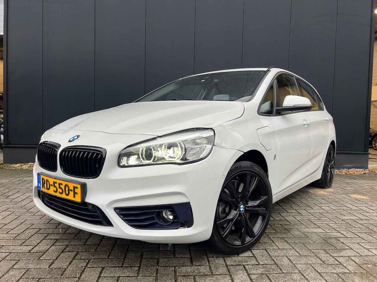 BMW 2-serie Active Tourer - 225xe Hybrid '17 OrgNl/Headup/18''/Lichte schade - AutoWereld.nl
