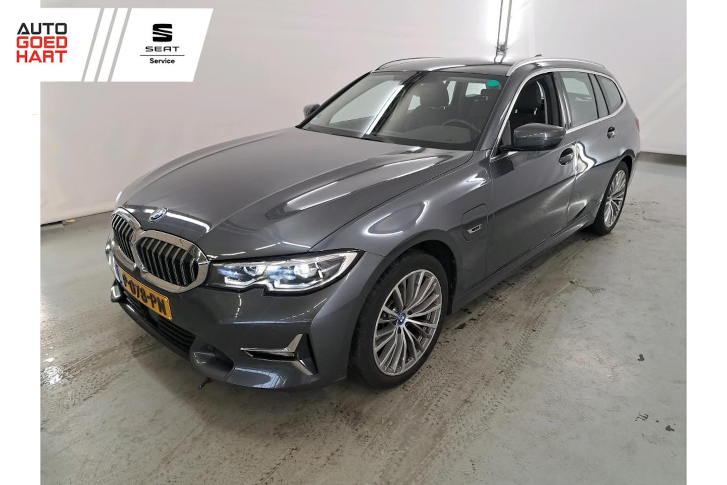 BMW 3-serie Touring - 320e Luxury Line Leer Harman-Kardon Elekt.Trekhaak - AutoWereld.nl