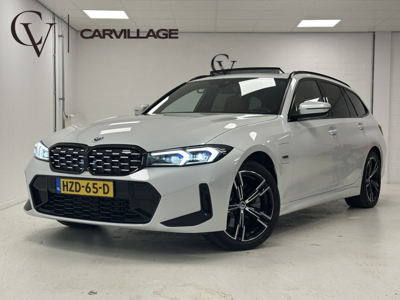 BMW 3-serie Touring - 330e xDrive M-Sport | Cognac bekleding | Panoramadak | Head-up-D - AutoWereld.nl