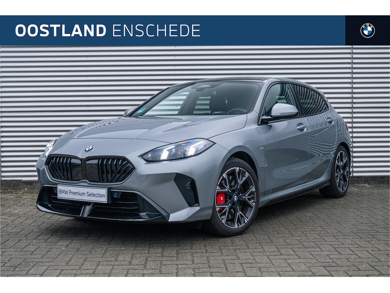 BMW 1-serie - 120 M Sport Automaat / Panoramadak / Sportstoelen / Achteruitrijcamera / M Adaptief onders - AutoWereld.nl