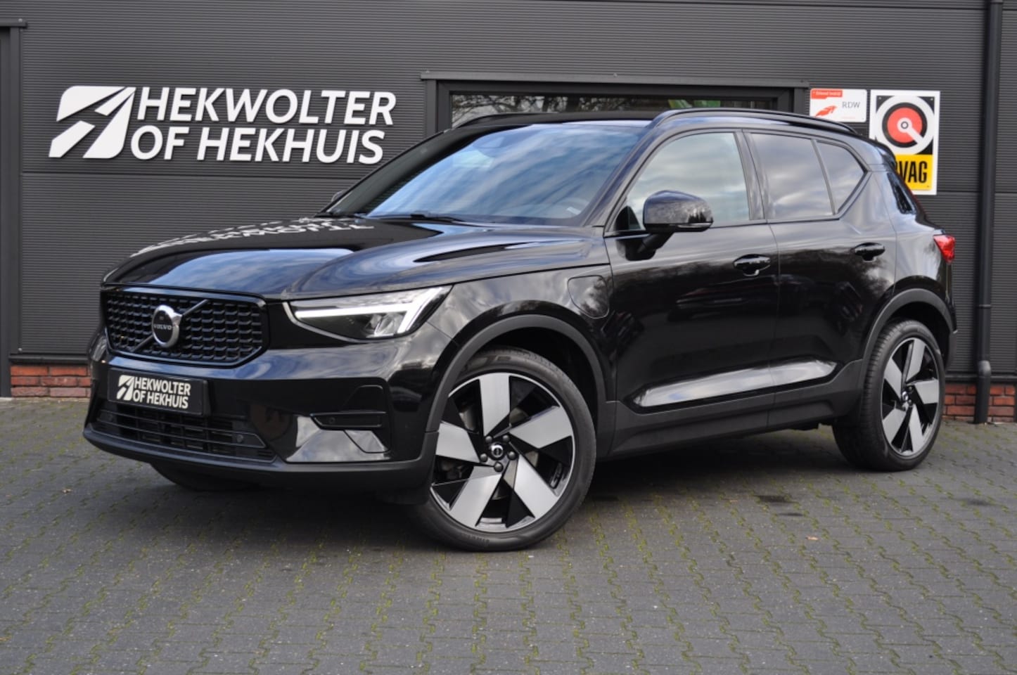 Volvo XC40 - T5 Plus Dark Plug-In Hybrid 263 PK | Trekhaak | H&K | Camera | K - AutoWereld.nl