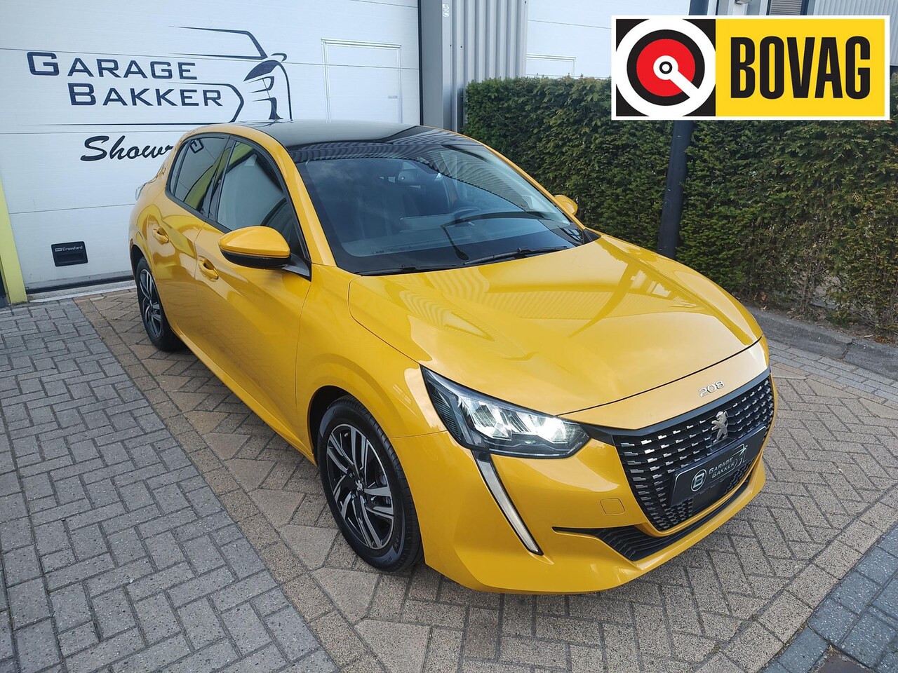 Peugeot 208 - 1.2 PureTech Allure Panoramadak Led Navi-Carplay Cruise-Adaptiv 360-Camera - AutoWereld.nl
