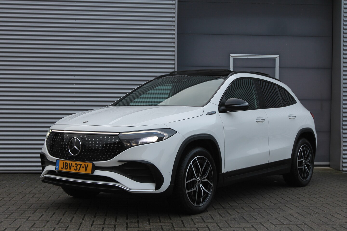 Mercedes-Benz EQA - 250+ AMG Line 71 kWh I Pano.dak I Camera I Carplay - AutoWereld.nl