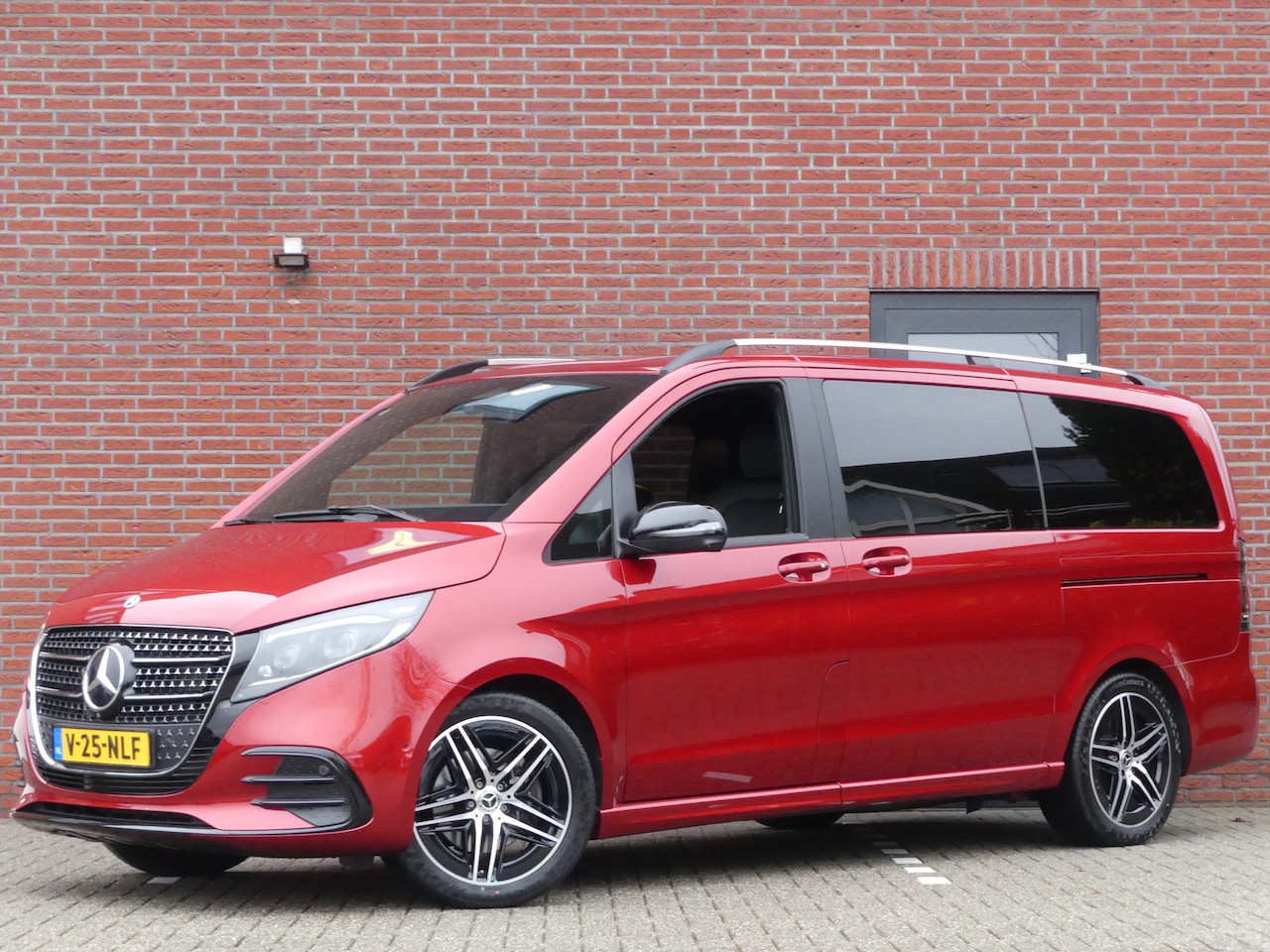 Mercedes-Benz V-klasse - 220d Lang AMG Pakket Dubbel Cabine LED/LEER/Trekhaak - AutoWereld.nl