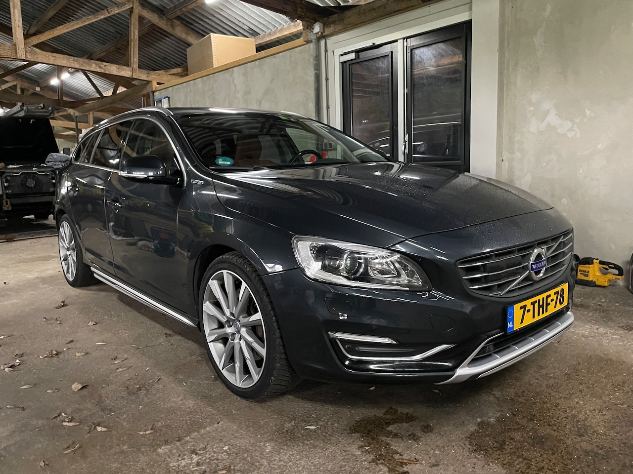 Volvo V60 - 2.4 D6 AWD Plug-In Hybrid Summum Polestar 300Pk Summum + extra opties nieuwprijs €72620,- - AutoWereld.nl