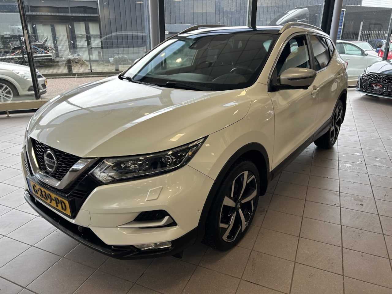 Nissan Qashqai - 1.3 DIG-T Tekna +Key-Less Pano Dak BJ 2019 !!! - AutoWereld.nl