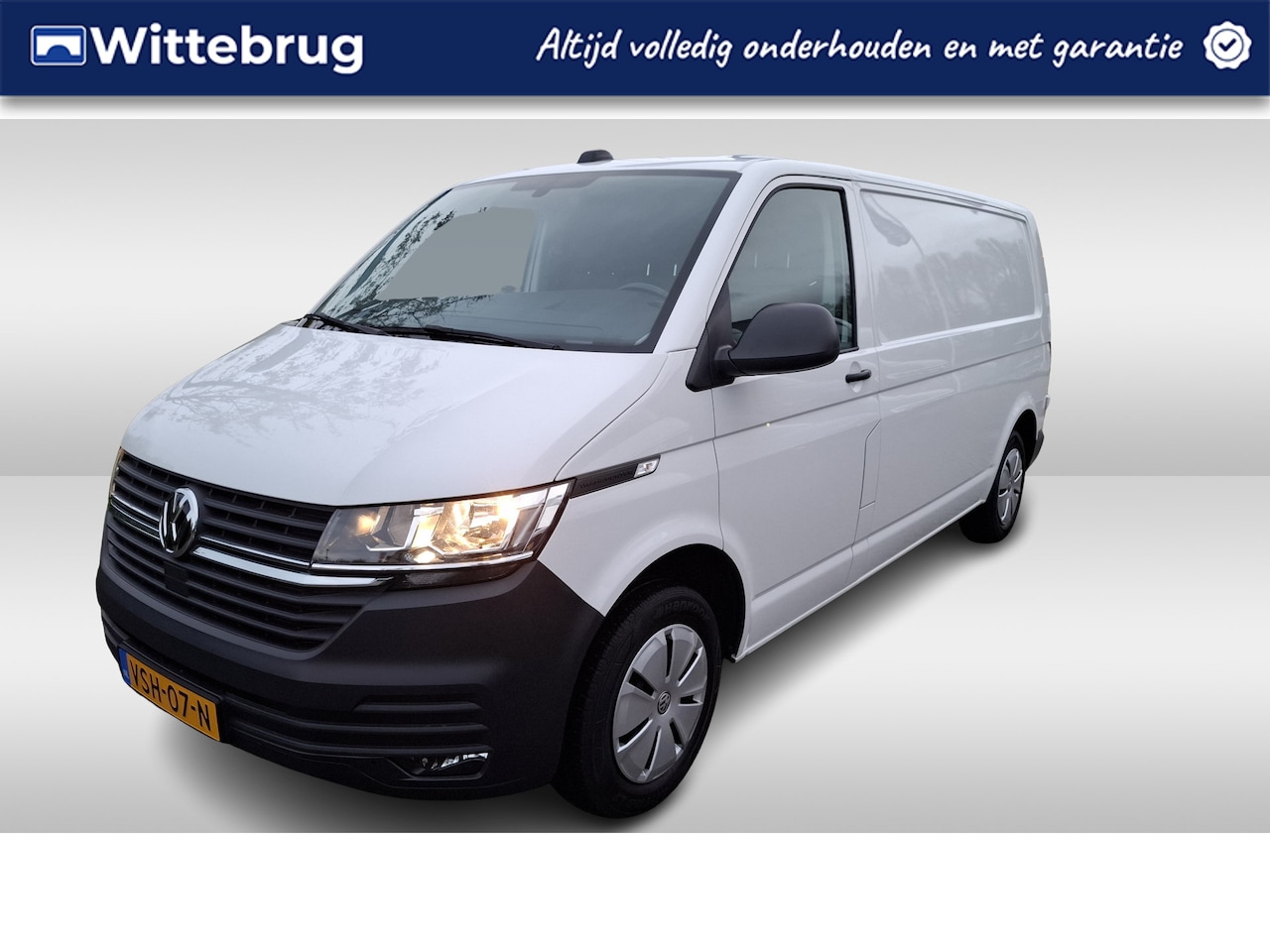 Volkswagen Transporter - 2.0 TDI L2H1 Comfortline 150 pk / Navigatie / PDC - AutoWereld.nl