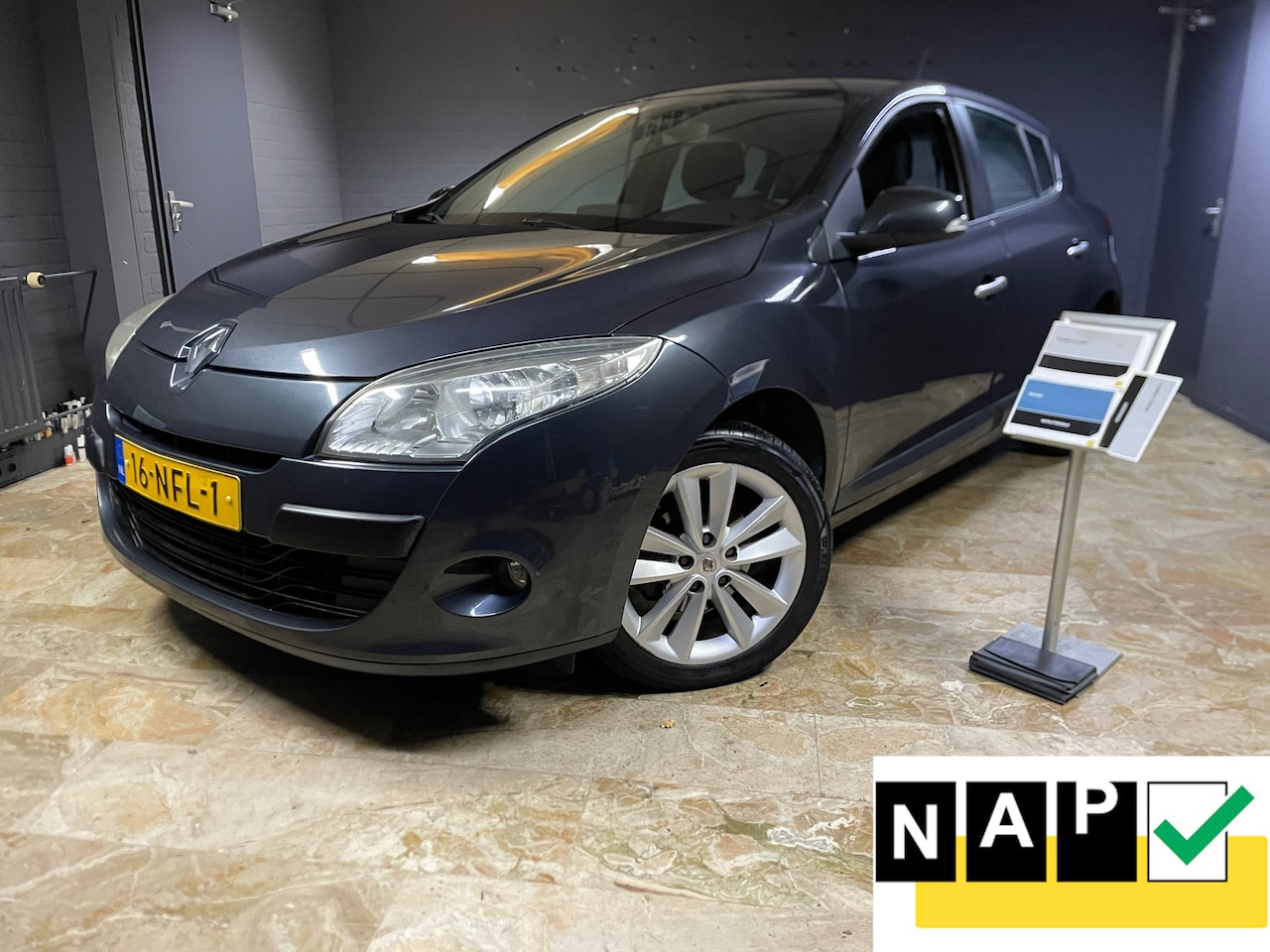 Renault Mégane - 1.6 Celsium Navi Lmvelgen Clima Cruis - AutoWereld.nl