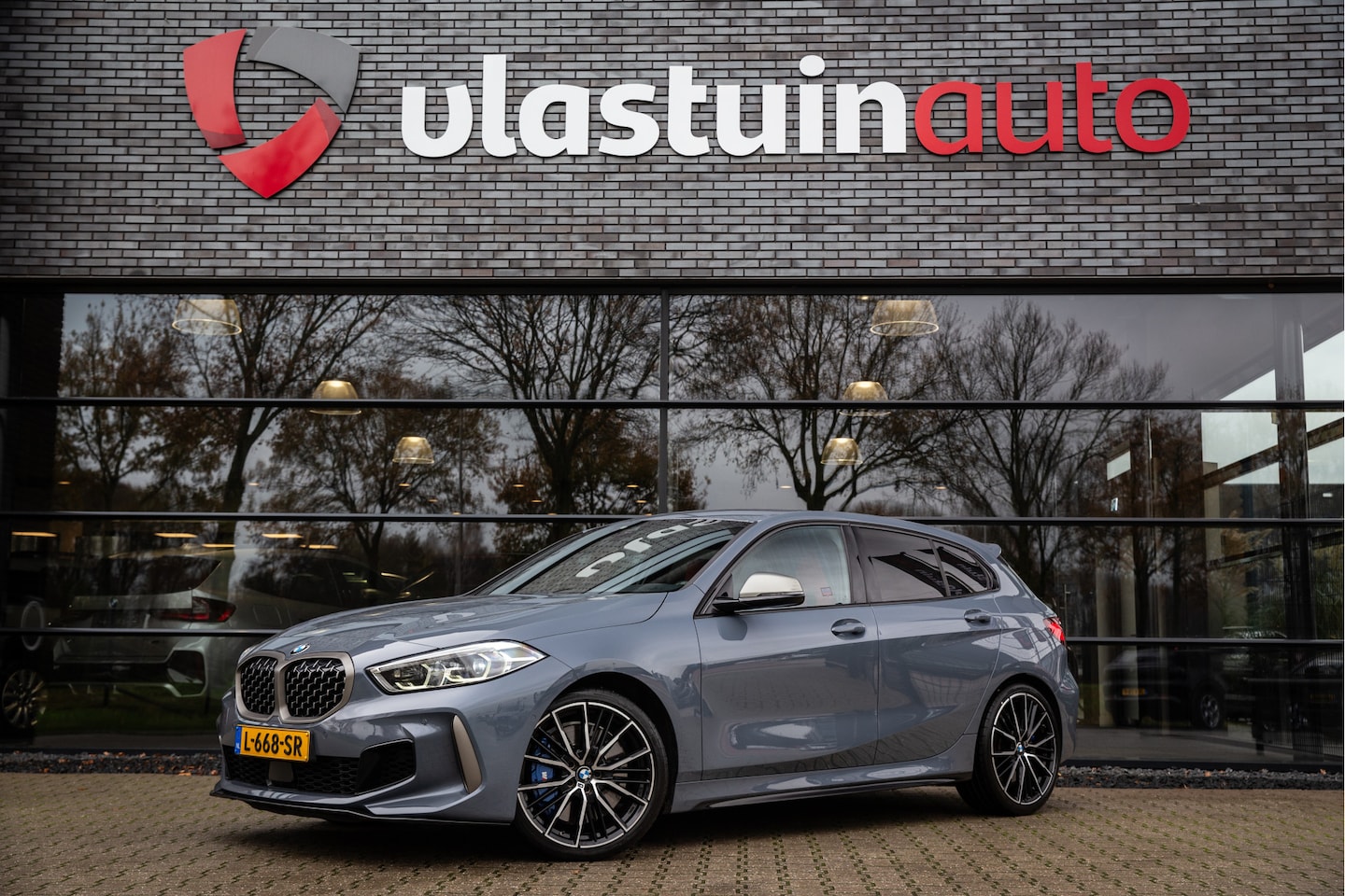 BMW 1-serie - M135i xDrive High Executive M135i xDrive High Executive 306pk , Harman/Kardon, Head-up display, Sfeerverlichting - AutoWereld.nl