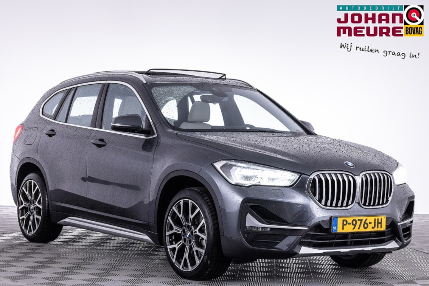 BMW X1 - sDrive20i Business Edition Plus | PANORAMADAK | LEDER - AutoWereld.nl