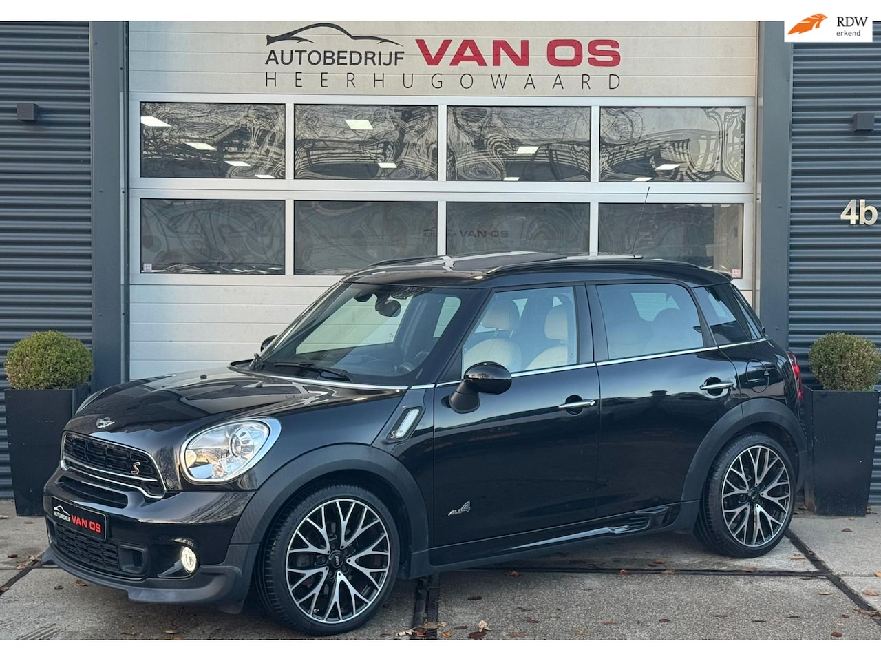MINI Countryman - Mini 1.6 Cooper S ALL4 Salt l John Cooper Works l 190PK l PANO l Prachtige auto ! - AutoWereld.nl