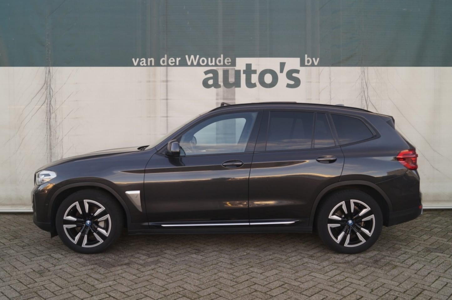 BMW iX3 - 80kWh 286pk Executive -LEER-PANO-LEER-ECC- - AutoWereld.nl