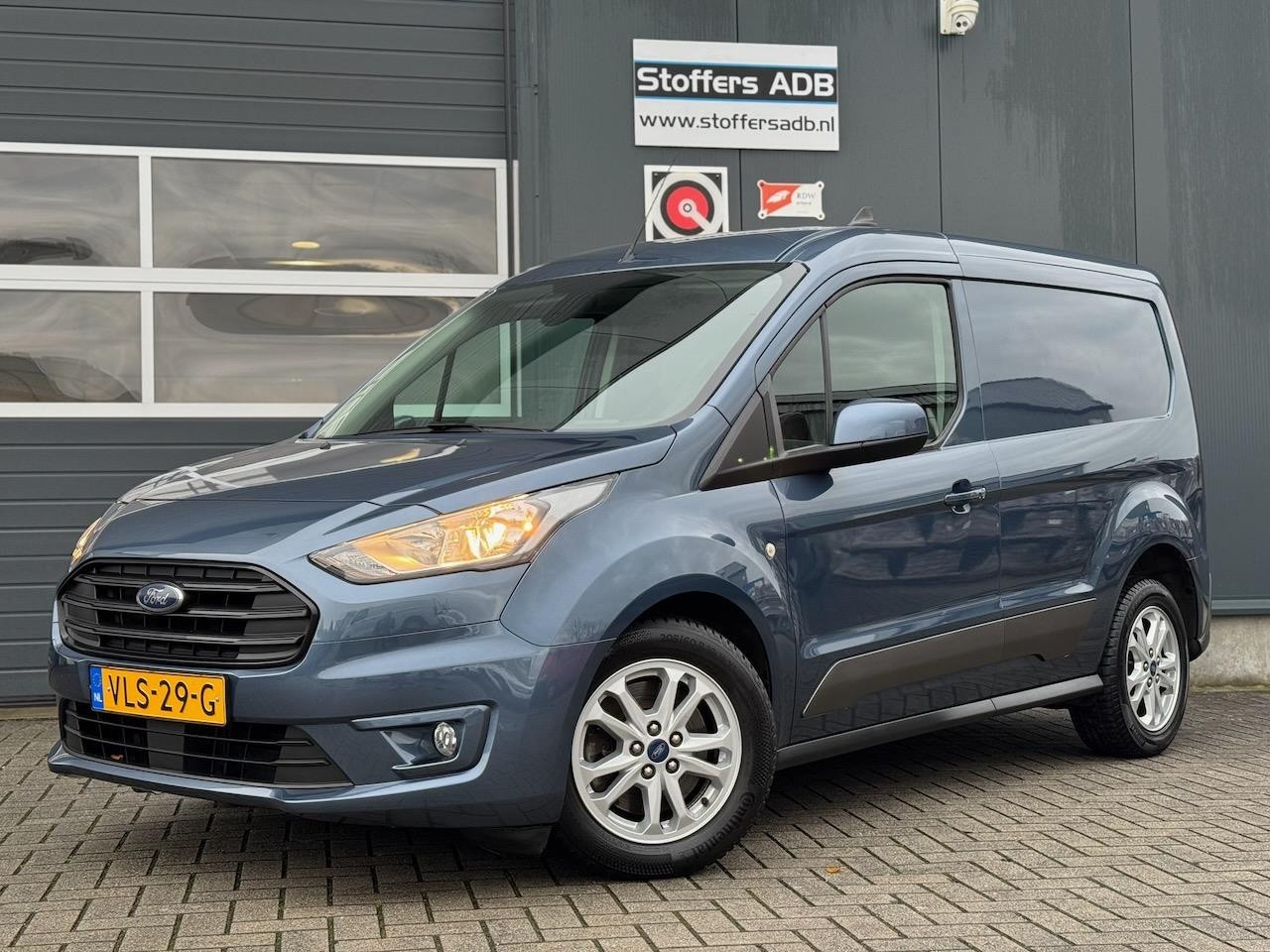 Ford Transit Connect - 1.5 EcoBlue 120pk L1 Limited Automaat | Navi | Trekhaak | 3 zits | Camera | CarPlay | Clim - AutoWereld.nl